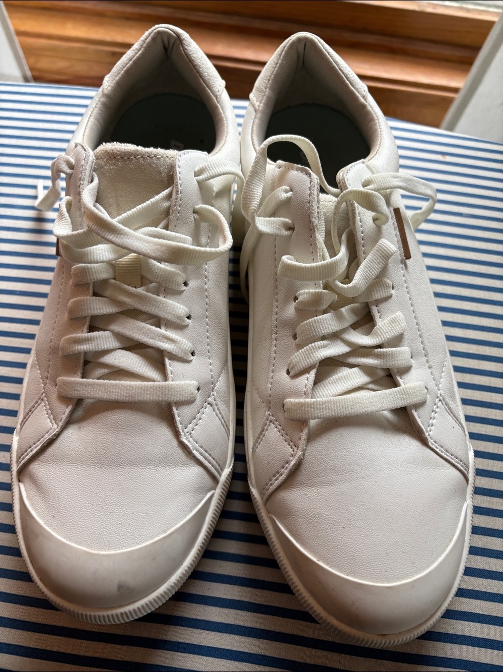 Dr. Schollโs Sneakers